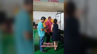 বাস্তব মেশিন অপারেশন এবং পেশাদার ব্যাখ্যা সহ ওয়ার্কশপে গ্রাহকদের গ্রহণ করুন।